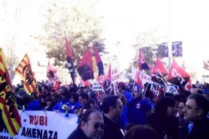 Multitudinaria manifestación contra el ERE de FICOSA-Rubí