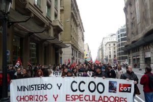 Barcelona : 200 militantes de CGT desalojados por la policía mientras reivindicaban el PSA para la organización.