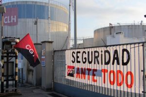 Protestas de trabajadorxs en la junta de accionistas de CLH