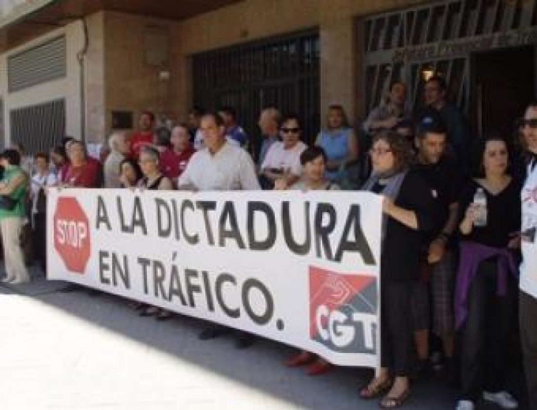 Aumenta la participación en el 2º día de huelga indefinida de 13 a 15 horas en la DGT de la provincia de Barcelona