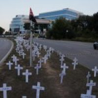 CGT Planta 157 cruces frente a la sede de Hewlett-Packard en Sant Cugat