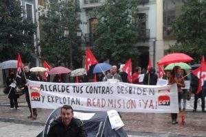 Protesta en granada ante el despido de un trabajador de una subcontrata Municipal