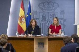 La ministra de Fomento ha anunciado de tapadillo la definitiva privatización de las dos joyas públicas del Estado, el AVE y la red de aeropuertos de Aena Aeropuertos