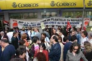 Huelga indefinida de tres horas por turno de trabajo en correos de Barcelona  en el C.L.I. (Centro De Logística Integral)