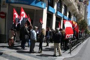 El Ministerio de Trabajo inspecciona las oficinas del Banco Sabadell