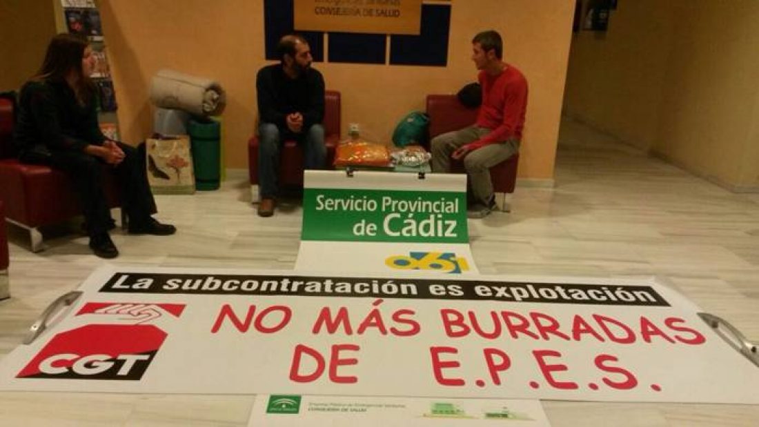 EPES 061 contrata “matones” que agreden a delegada de CGT en el #Encierro061Cadiz y se apropian de pancarta