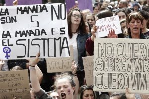 “La (in) justicia patriarcal viola por tercera vez a la mujer, víctima de La Manada”