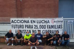 CGT paraliza la salida de camiones de los almacenes de Nissan en Barcelona