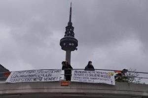 CGT participa en el encierro en el polideportivo Torrespaña para impedir que el consistorio madrileño lo privatice