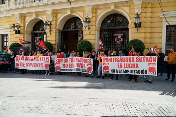 Trabajadorxs de la Panificadora Butrón en huelga.