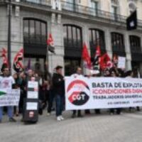 CGT se concentra en la puerta del Sol de Madrid exigiendo mejores condiciones laborales para las trabajadoras de los grandes almacenes