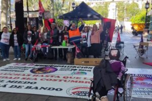 CGT levanta la acampada de las trabajadoras de atención domiciliaria en Sevilla tras 36 días, pero advierte que velará por el cumplimiento de los compromisos adquiridos por el alcalde.