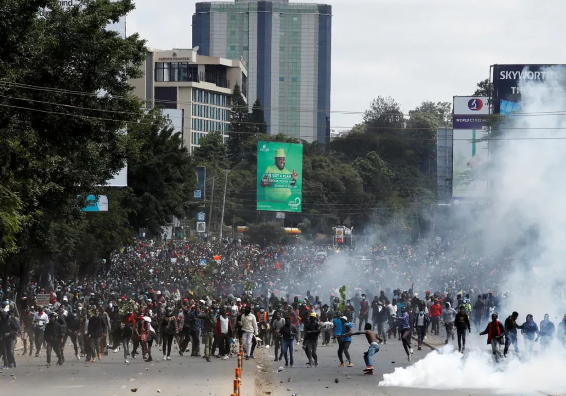 CGT muestra su solidaridad con el pueblo de Kenia: “Han tenido que morir asesinadas 23 personas para que el presidente diera marcha atrás en su reforma económica con la que pretendía encarecer productos de primera necesidad”.