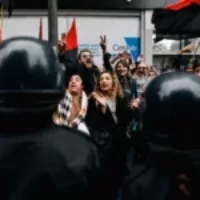 CGT muestra su repulsa a la represión de las fuerzas policiales de Milei contra el pueblo trabajador argentino tras la aprobación parcial de la ‘Ley de Bases’