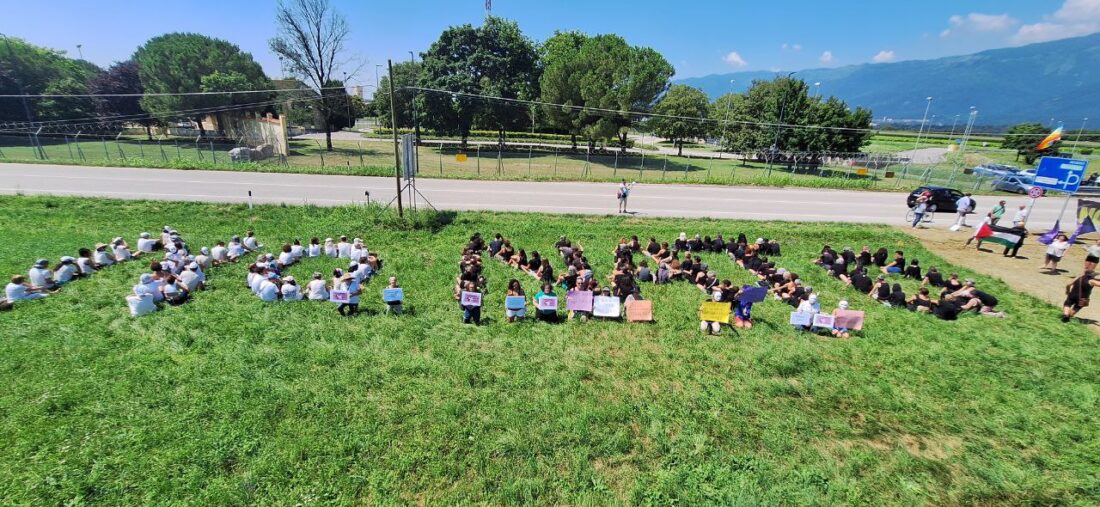 La caravana ‘Abriendo Fronteras’ llega a Aviano (Italia) denunciando la militarización de las fronteras europeas