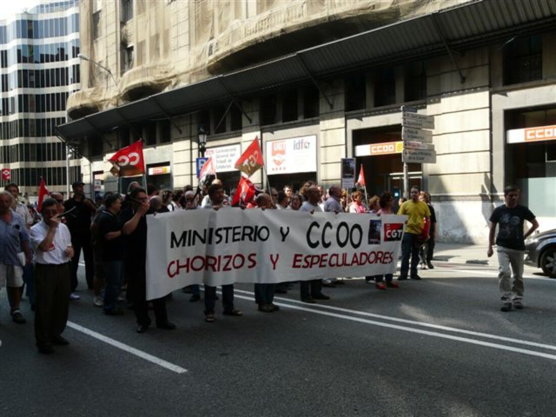 Barcelona : 200 afiliados de CGT cortan el tráfico en Via Laietana (17/6/10)