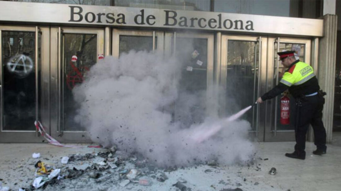 Juicio a Laura y Eva por la performance frente a la Bolsa de Barcelona el 29M de 2012, día de la Huelga General