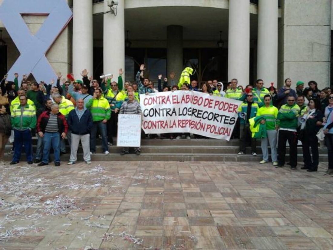 Primer día de huelga indefinida en el servicio de limpieza del Rincón de la Victoria (Málaga)