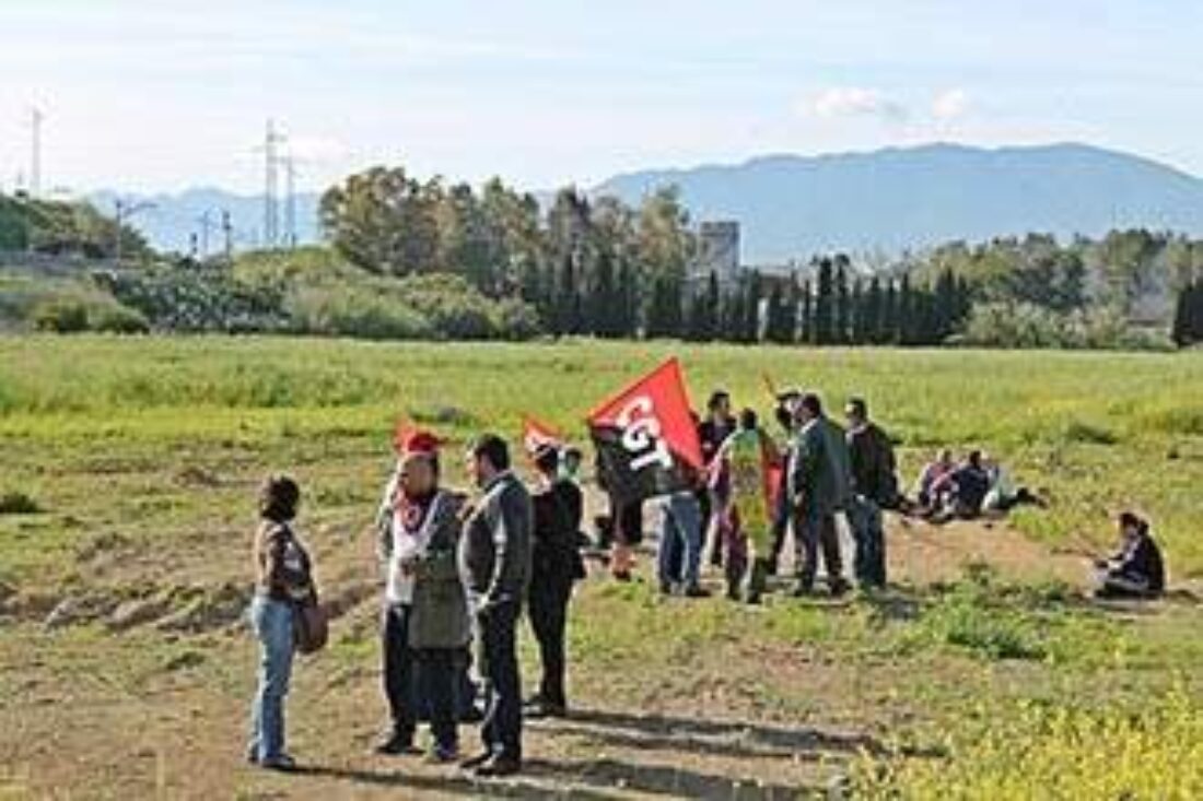 La Subdelegación del Gobierno blinda la población malagueña de Pizarra con cientos de Guardias civiles que impiden la marcha prevista a la finca ocupada por el Conde de Puerto Hermoso