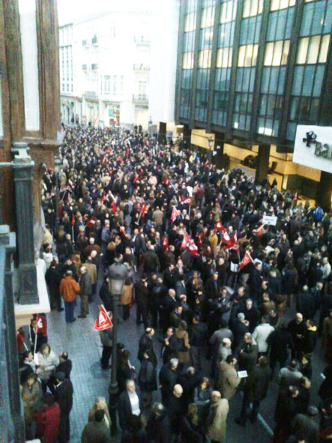 Multitudinaria protesta de trabajadores de Bankia en Valencia contra el ERE