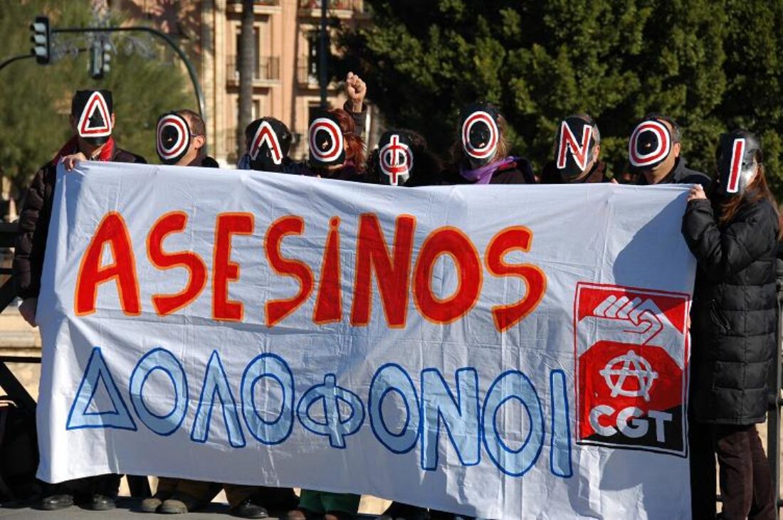 CGT se concentra en protesta por el asesinato del joven anarquista griego