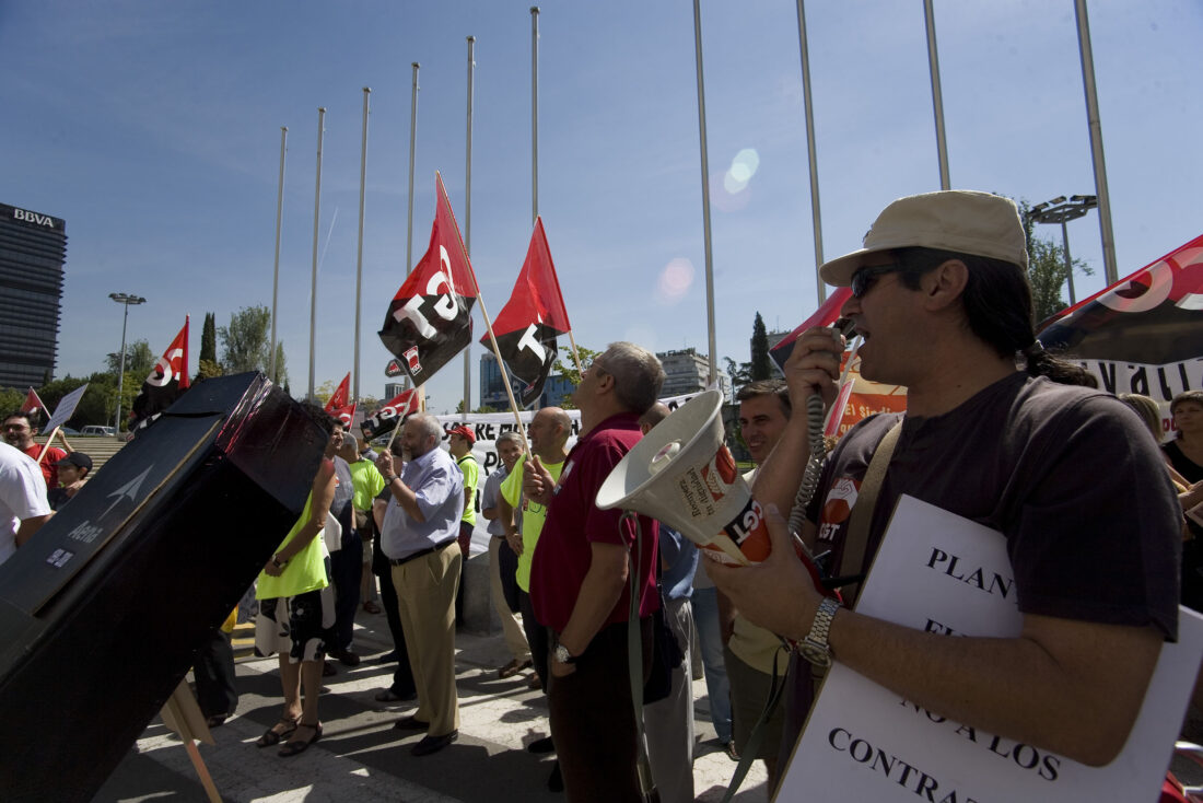 Concluye el encierro de los delegados y miembros de CGT durante 48 horas en los locales sindicales de la T-2 en contra de la precariedad en Barajas y del desmembramiento y privatización de la red de aeropuertos españoles (30/7/08)