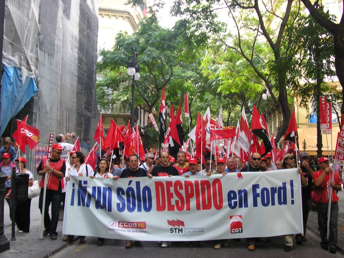 Miles de trabajadoras y trabajadores en las calles de València, contra los 600 despidos del ERE en Ford-Almussafes.