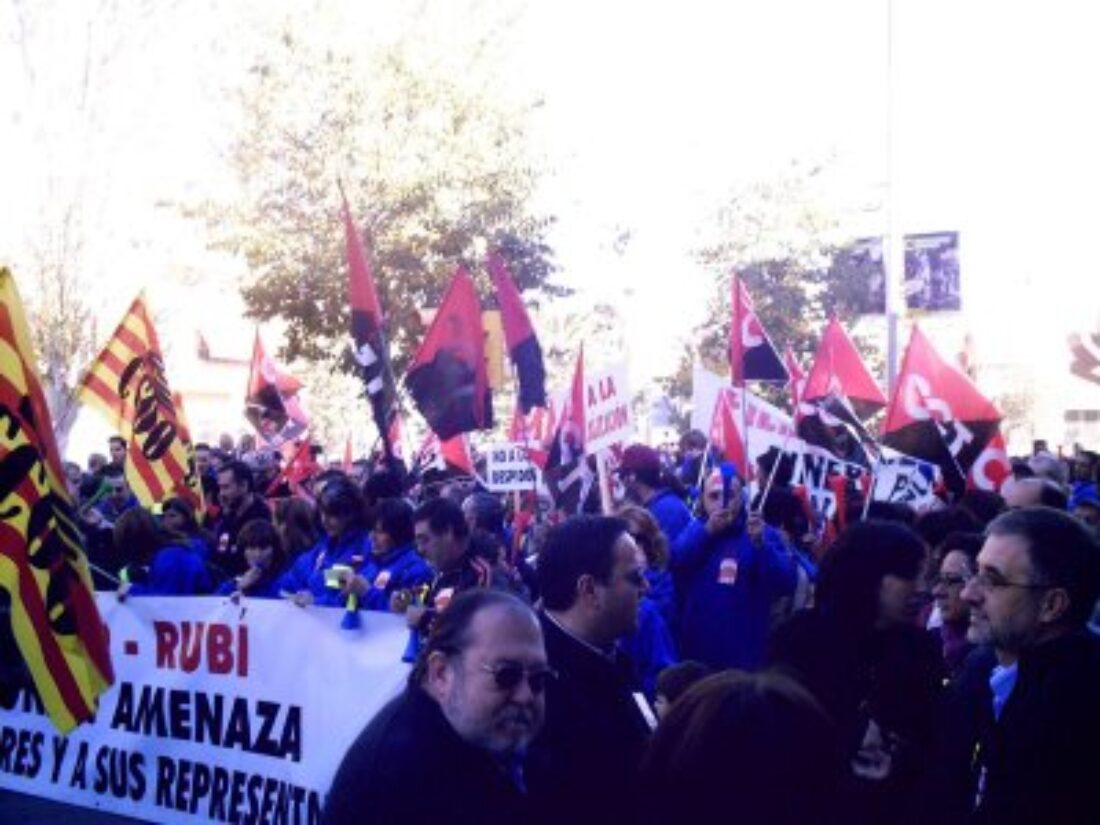 Multitudinaria manifestación contra el ERE de FICOSA-Rubí