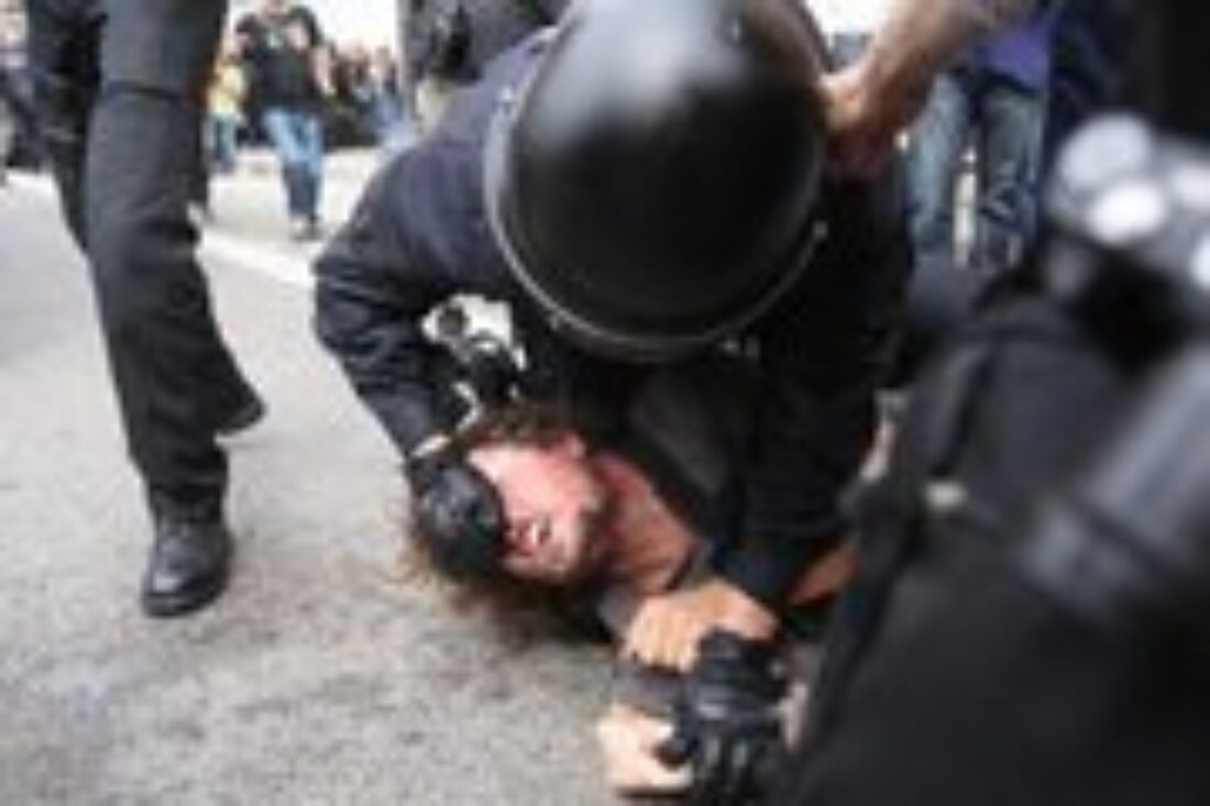 La población de Barcelona vuelve a recuperar la plaça Catalunya, que nos habían arrebatado los mossos d’esquadra