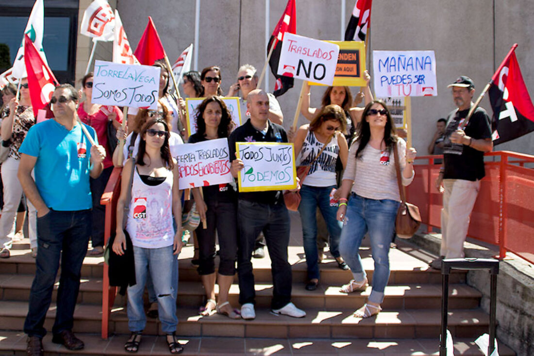 CGT paraliza el traslado de los 150 trabajadores de Golden-Konecta de Torrelavega al centro de Vodafone en Valladolid