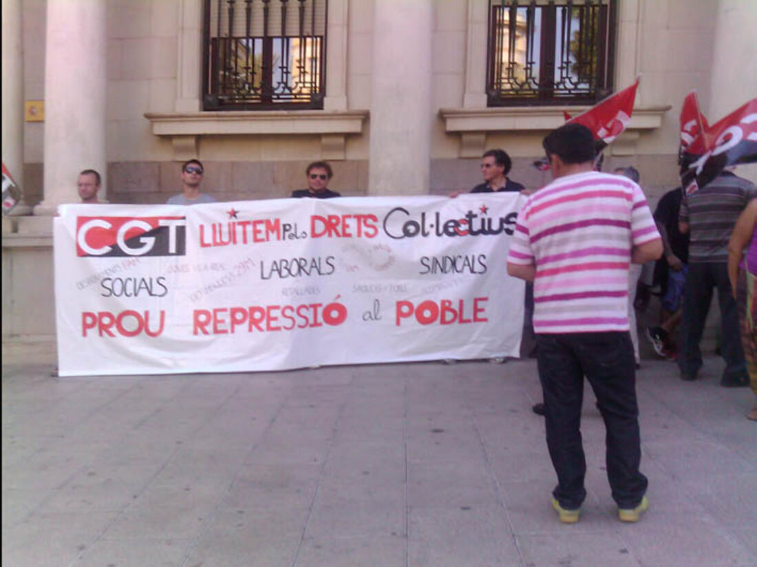 CGT-Castellón se moviliza en protesta por la represión y envía una  carta al ministro del Interior exigiéndole el cese del acoso policial  a los movimientos sindical y social